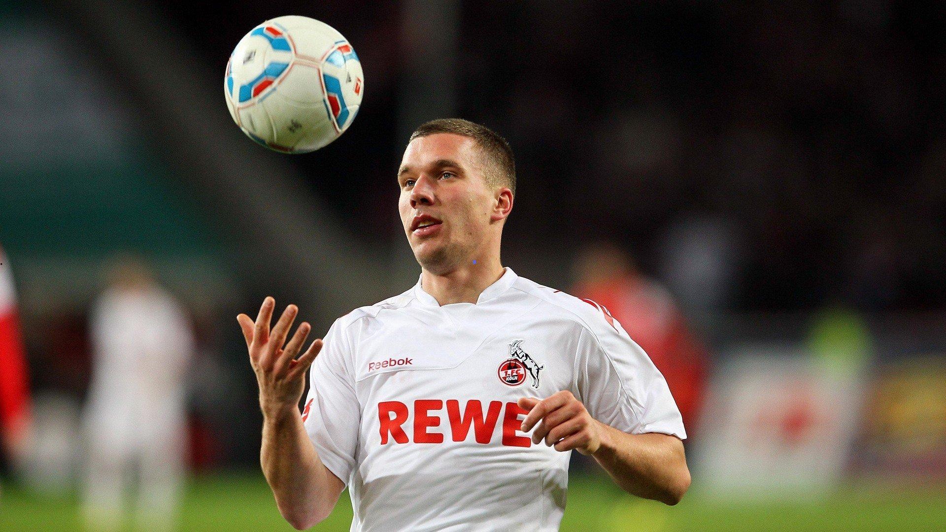 「独家，罗马诺标志性Here we go！19岁拜仁新星阿兹努登陆英超，埃弗顿1200万欧元锁定未来防线」